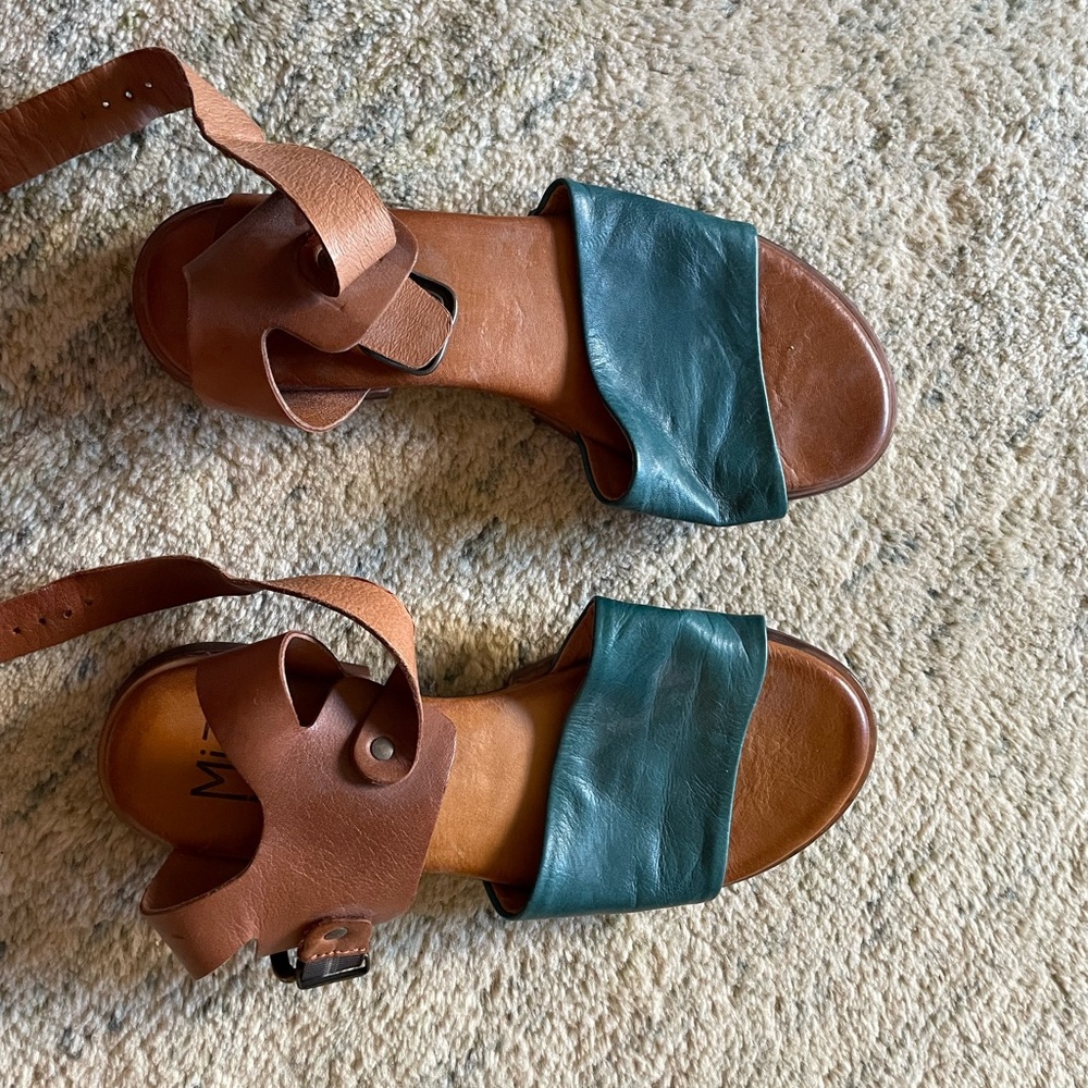 Miz Mooz flats